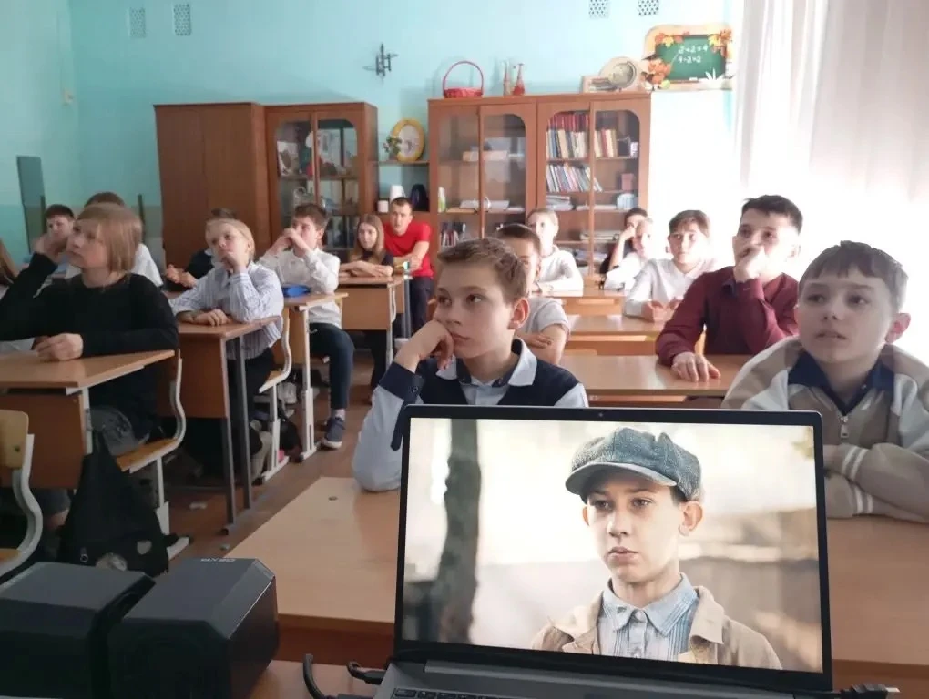 Международный культурно-гуманитарный проект "О будущем. Киноуроки в школах России" 🎥🎥🎥 Цветущий май!