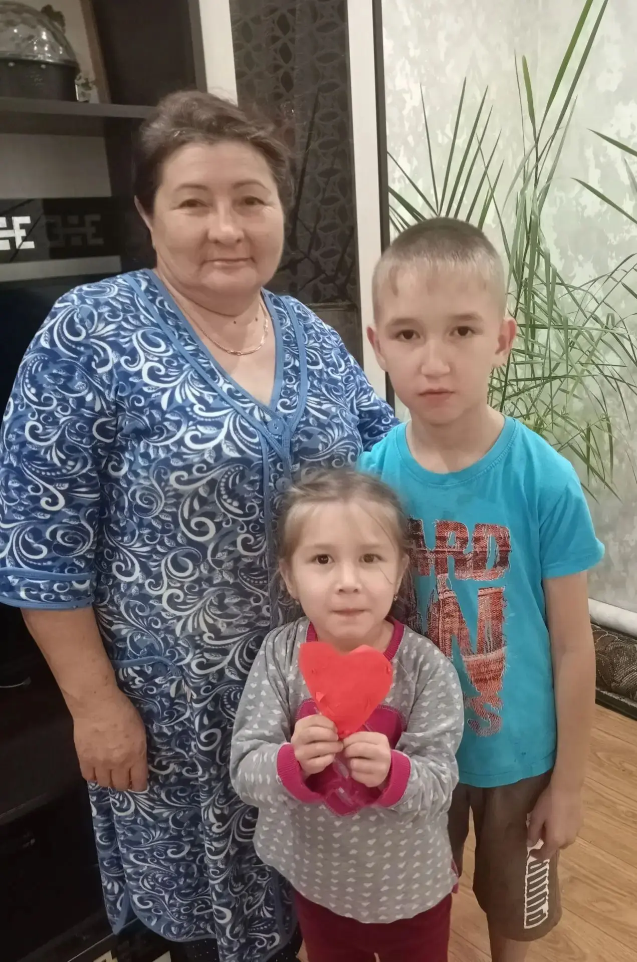 Абдрахманов Динияр поздравляет свою бабушку Абдрахманову Нурзию Ингаметдиновну