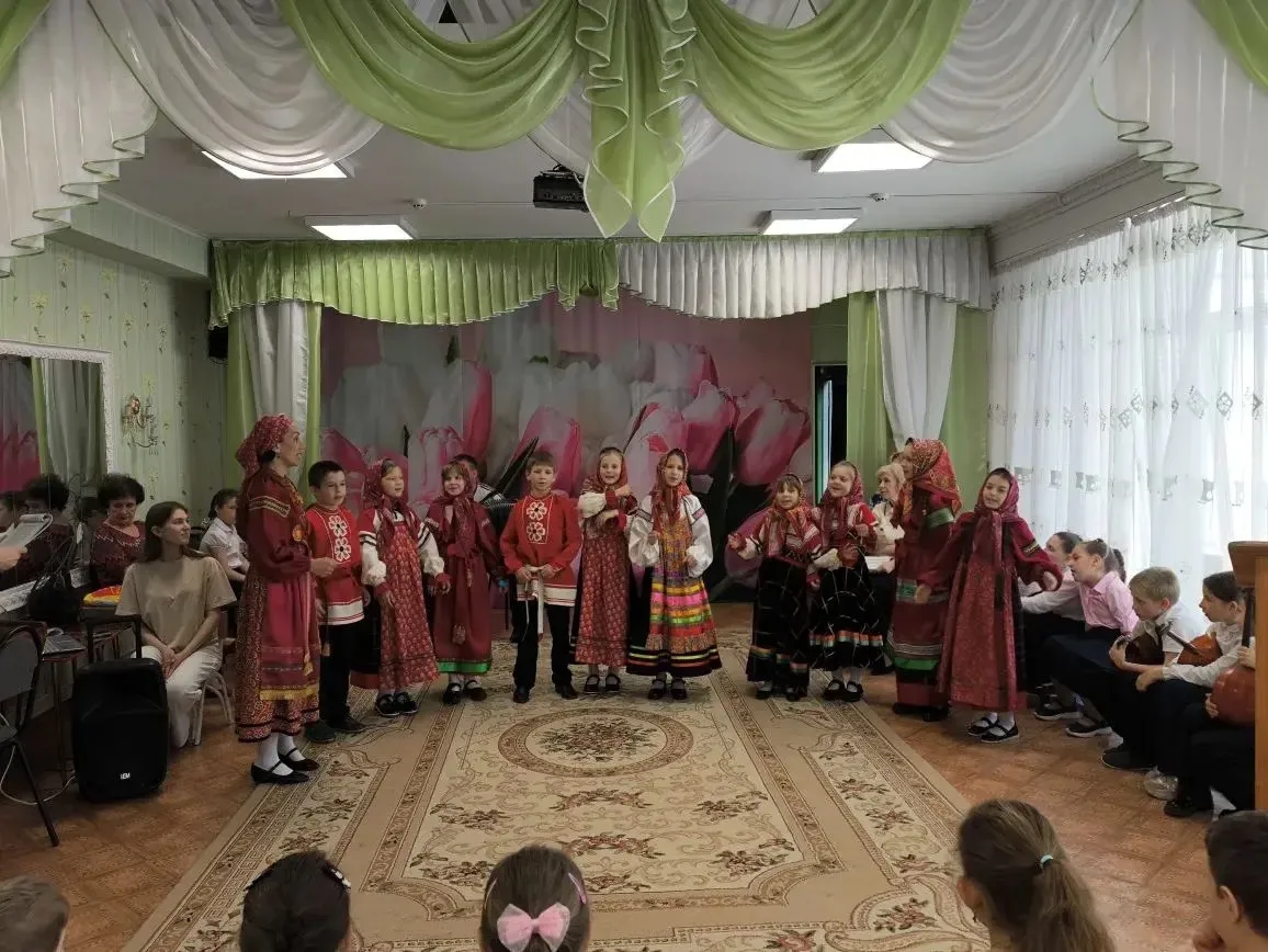 Юные артисты нашей школы порадовали своим творчествам маленьких зрителей ДС Nº21 «Сказк...