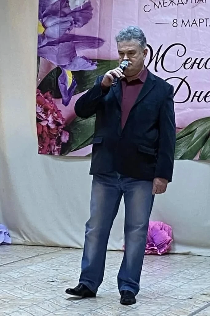Во славу песни

С тех пор, как Георгий Петрович Чипликов, будучи студентом техникума, впервые взял в