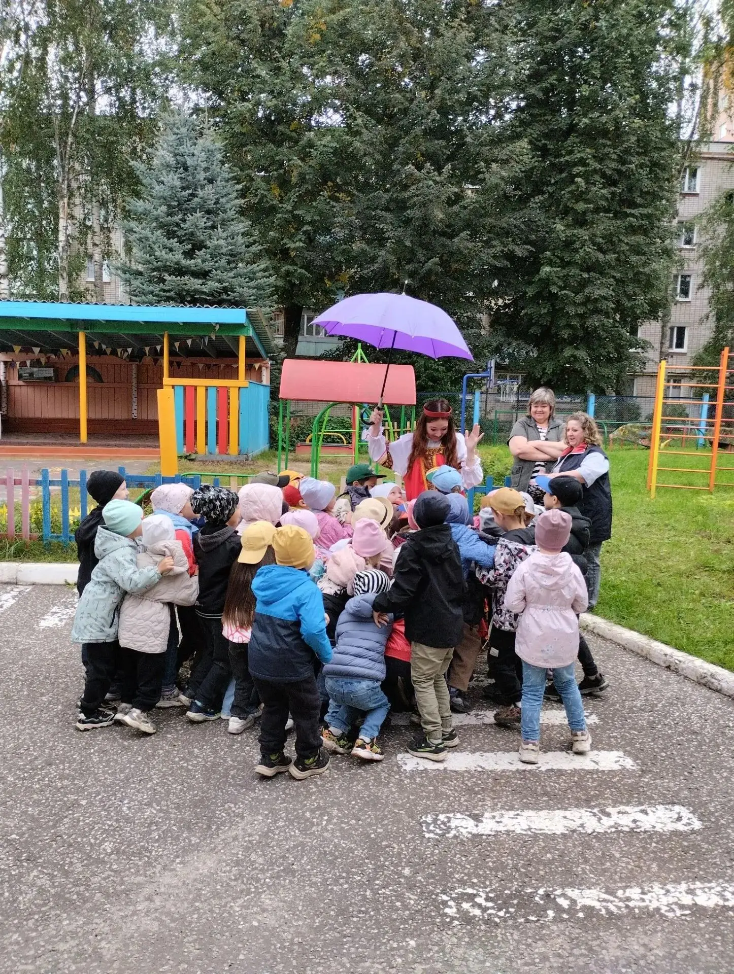 Сегодня в нашем саду прошло развлечение «Прощай, лето». Мероприятие прошло весело и акт...