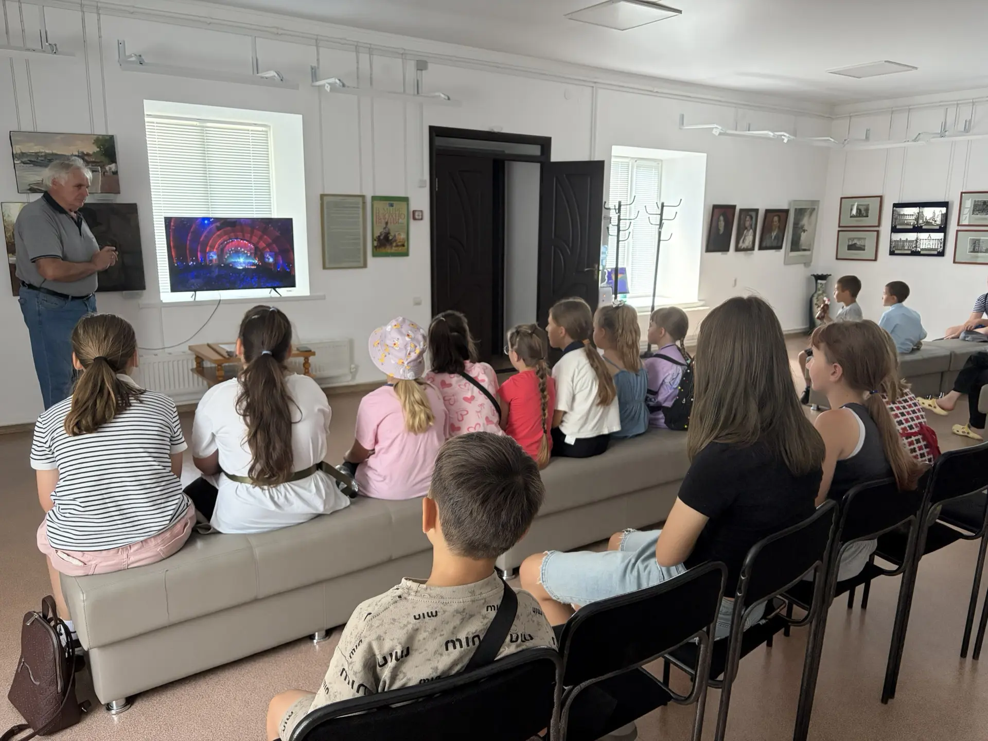 🎨 Искусство рядом! Сегодня воспитанники нашего пришкольного лагеря «Солнышко» превратились в арт-пу