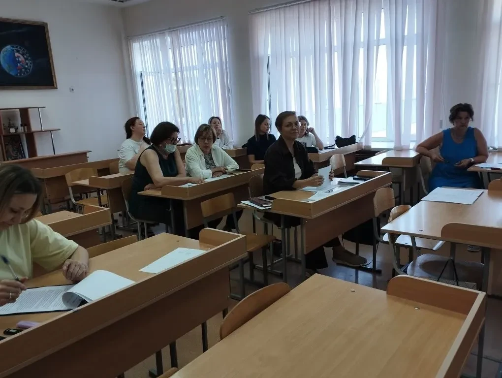 📚 Педагоги в роли учеников: защита педагогических проектов  Сегодня в нашей гимназии — необычный ден