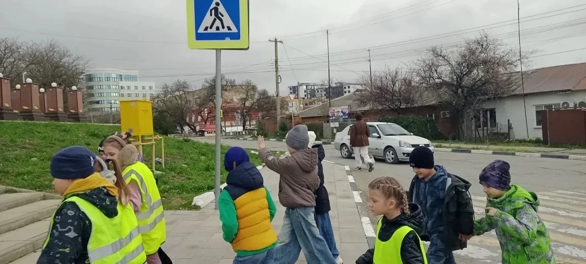 БЕЗОПАСНОСТЬ  В преддверии весенних каникул для учеников школы прошли уроки по безопасности.  Для ре