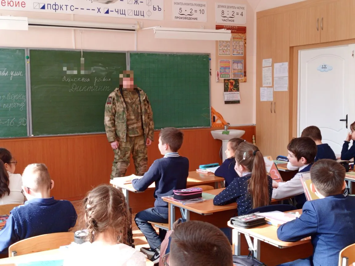 🇷🇺"Живая история": Крымская весна и герои наших дней!      На этой неделе в 3 «Б» классе произошло в