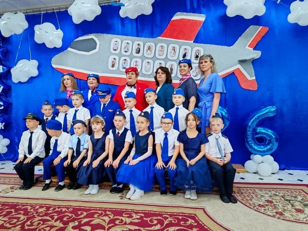 💫 Наши ребята подготовительной А группы  попрощались с детским садом.