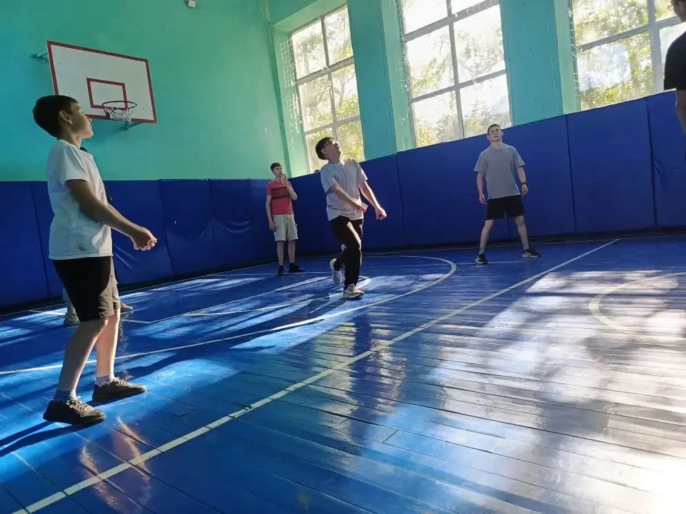 🎉 Товарищеская встреча по волейболу в Звериноголовском детско-юношеском центре! 🎉