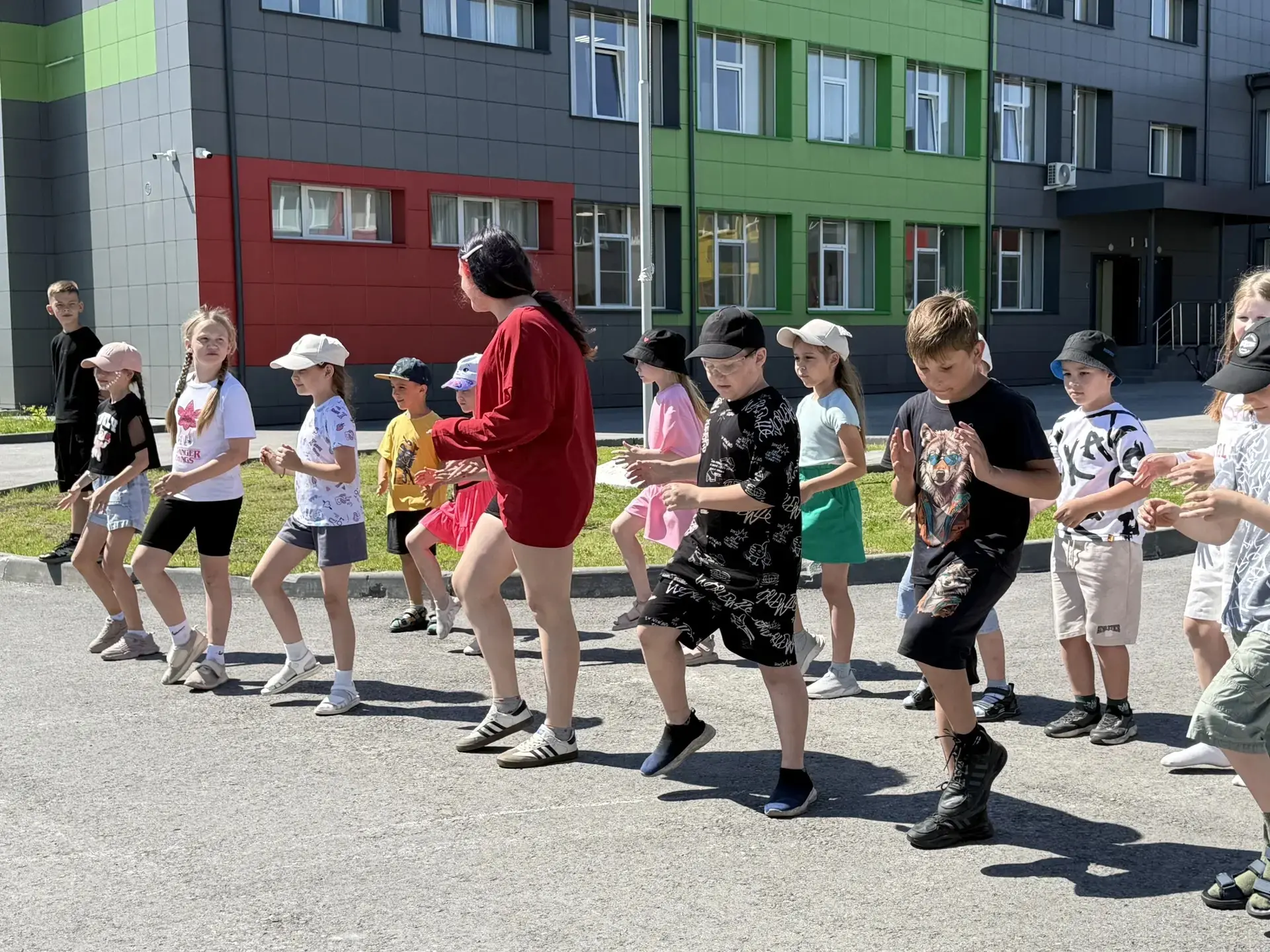 В летнем пришкольном лагере «Топкинские орлята — 2026» прошел — общелагерный «Конкурс талантов»

🌤 