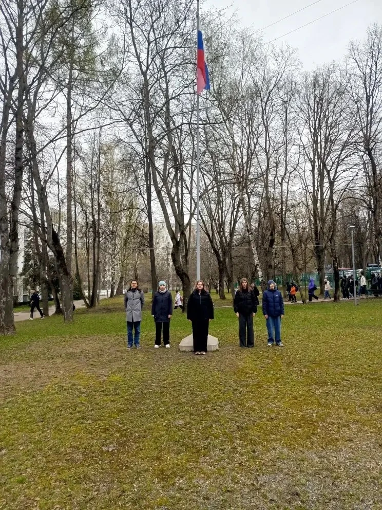 Флаг поднять!  🇷🇺Мы с огромной гордостью продолжаем рассказ про ребят, активных участников жизни шко