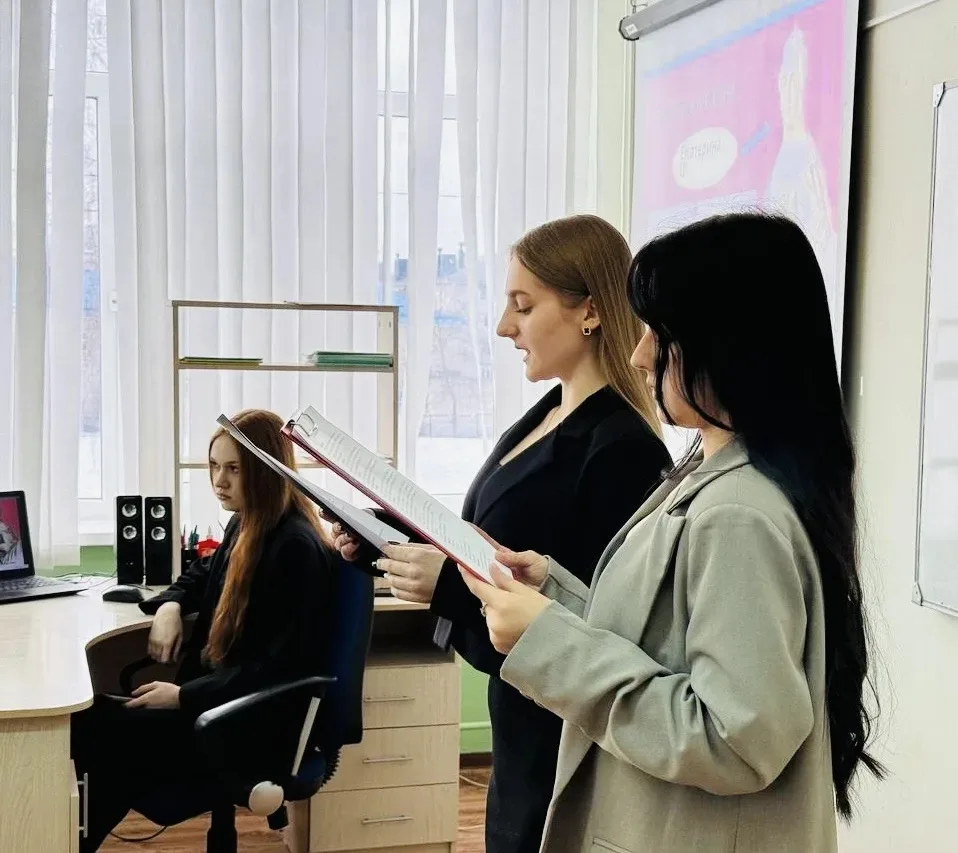 👩‍🏭В преддверии Международного женского дня заместитель директора Бараева Надежда Геннадьевна совмес