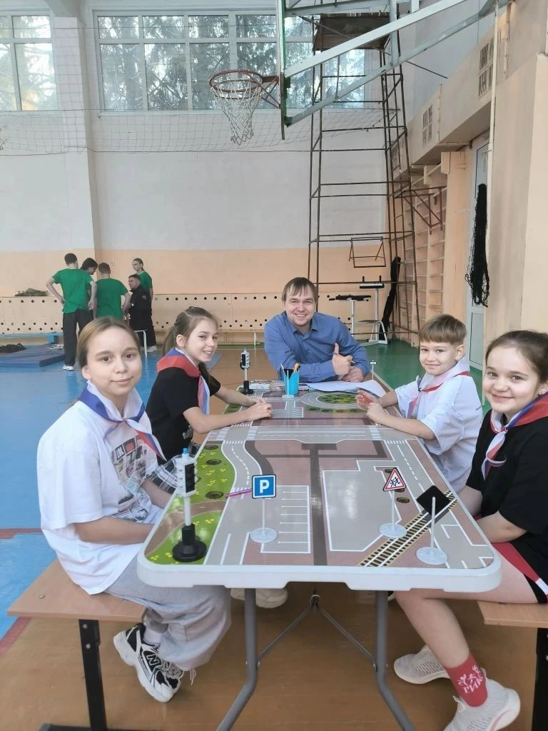 На базе МБОУ «Гимназия №79»  27 января состоялась городская олимпиада по ПДД. В олимпиаде участвовал
