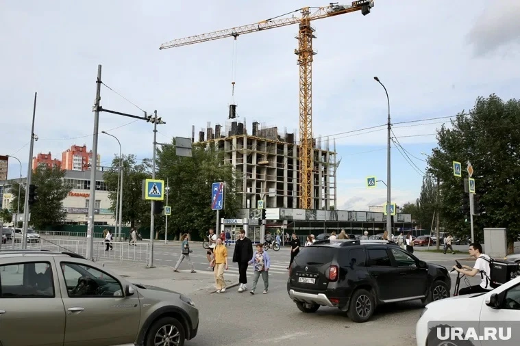 В Тюмени место снесенного рынка заняли современные башни 👀