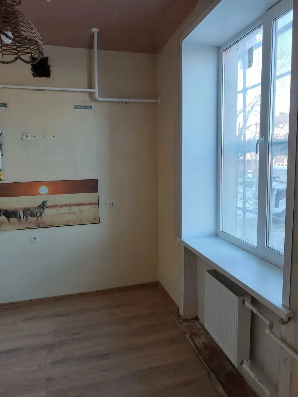 Продаётся трёхкомнатная квартира в самом центре Мариуполя,возле драмтеатра,по ул.Артема 48.Квартира 