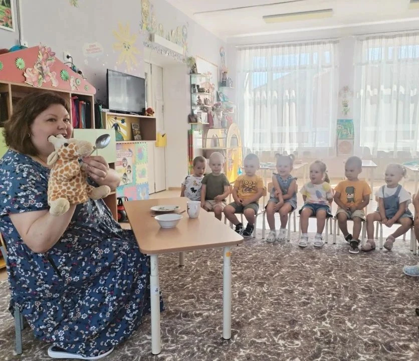 В младшей группе (обычно это дети 3–4 лет) культурно‑гигиенические навыки (КГН) формиру...