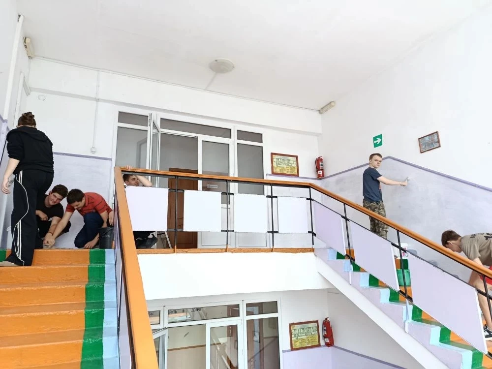 Только отзвенел  последний звонок, а школа  уже готовится к новому учебному году - с ок...