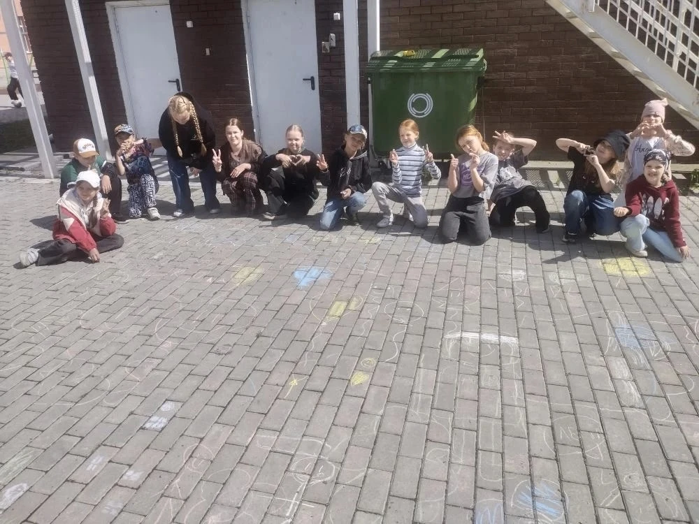 КРАСКИ ДЕТСТВА 🎈

В честь Дня защиты детей в нашем городском лагере «Солнечный город» советник дире