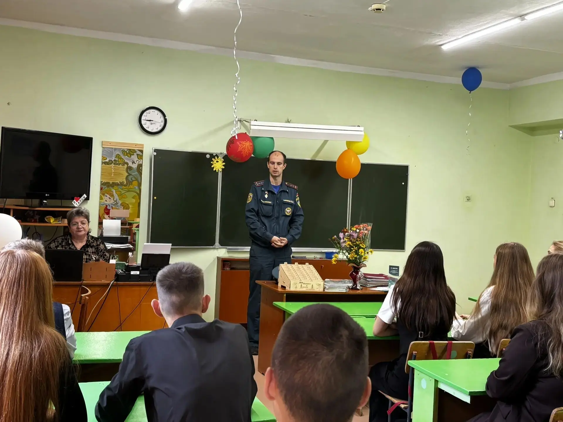 Сегодня наши старшеклассники имели уникальную возможность пообщаться с представителем э...