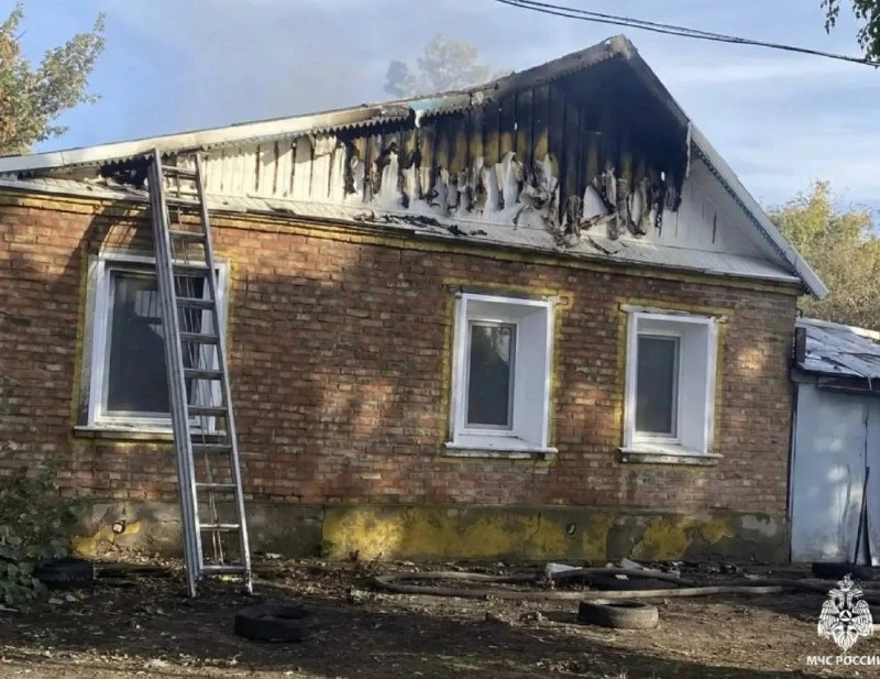 🔥 В Духовницком загорелся частный дом на улице Ленина