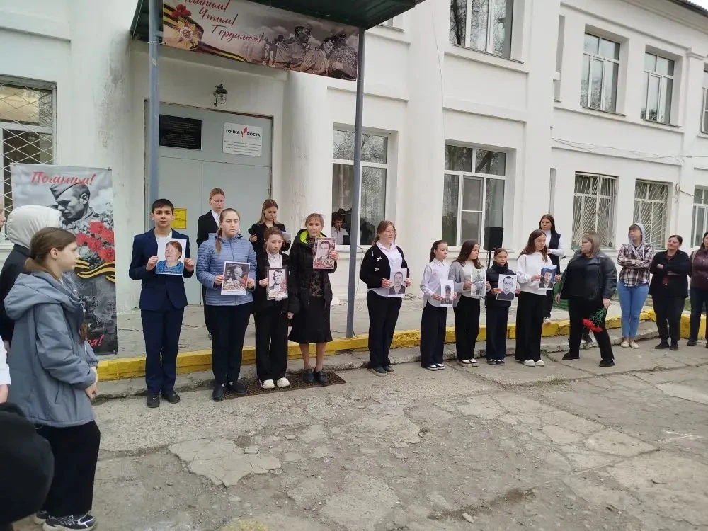 🗣️Память в наших сердцах: в школе прошёл митинг, посвящённый Дню Победы 🕊️🇷🇺