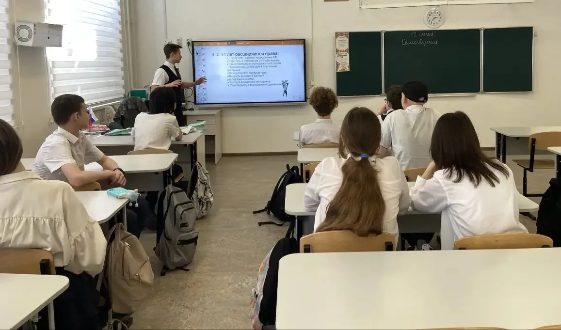 ✨ В нашей гимназии состоялось внеурочное занятие по курсу «Семьеведение» на тему «Семейное право»! 👨