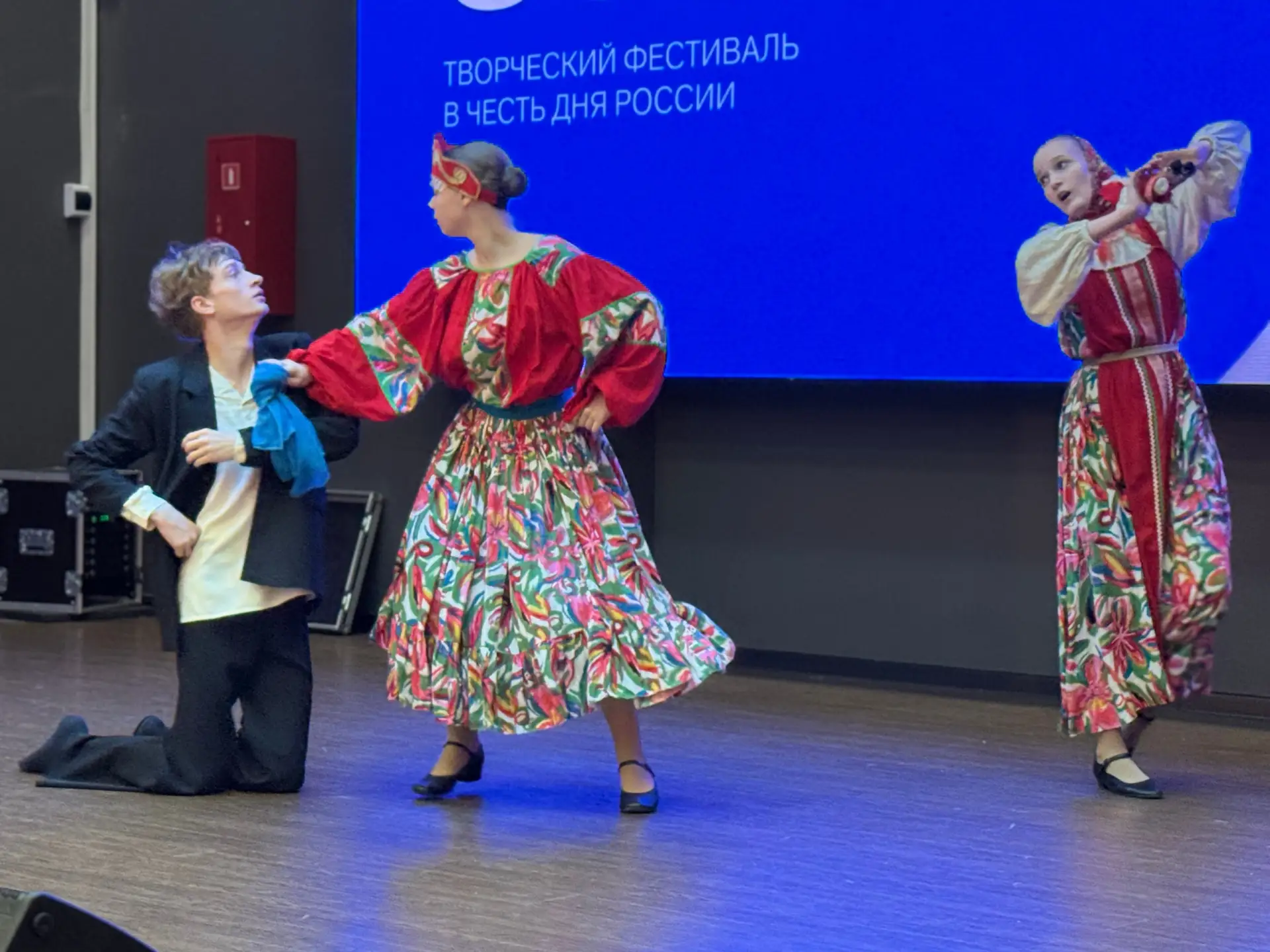 Творческий фестиваль «Пусть всегда будет солнце!»

10 июня на базе школы № 163 Выборгского района со