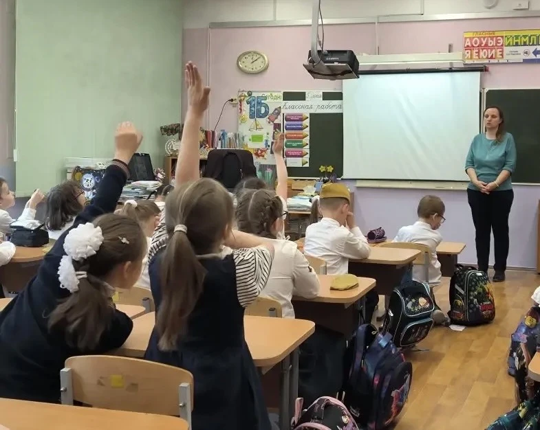 📖У наших первоклассников прошел необычный урок!   В гостях у учеников 1Б класса побывала Мария Михай