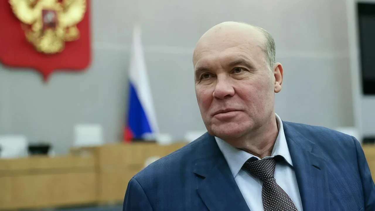 Депутат Госдумы призвал перевести Россию на «военные рельсы»

Член комитета по обороне Андрей Колесн