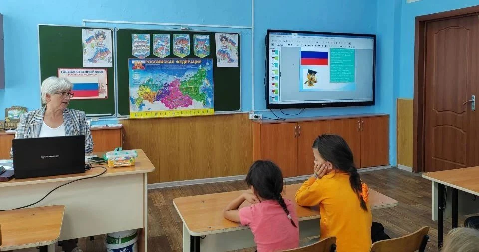 В преддверии Дня Государственного флага России 21 августа состоялось познавательно-разв...