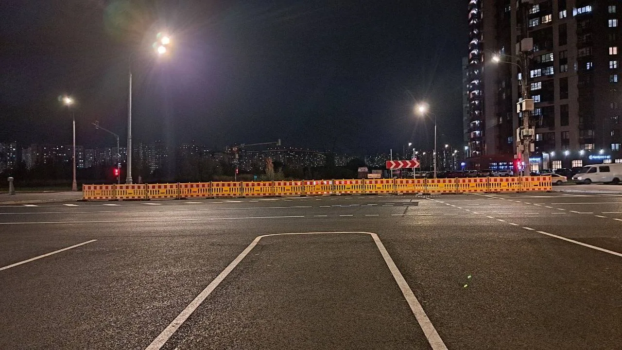 🚧 В Некрасовке установили нормальное ограждение на перекрёстке