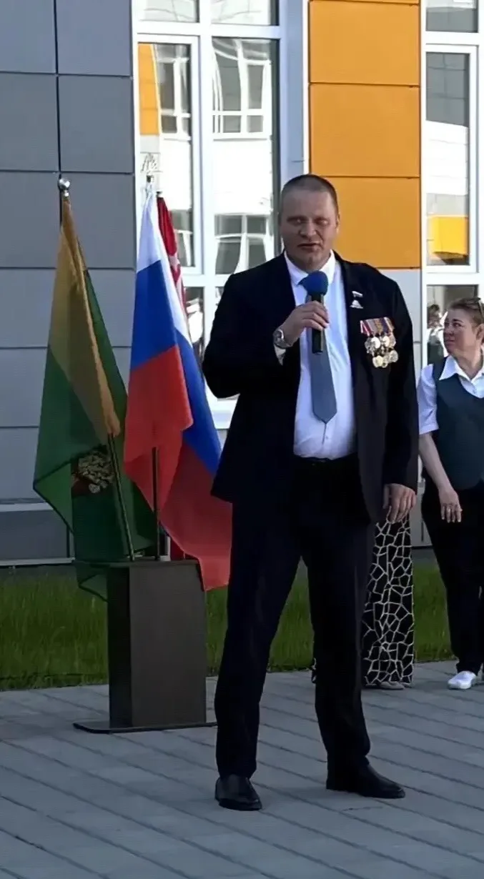 Традиционные «Разговоры о важном» сегодня начались с минуты молчания в память о детях, погибших в хо