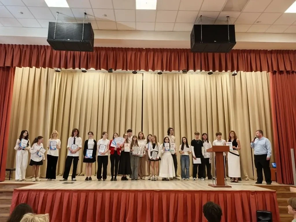 🏆 Подводим итоги учебного года  В нашей школе прошли торжественные линейки, посвящённые завершению 2