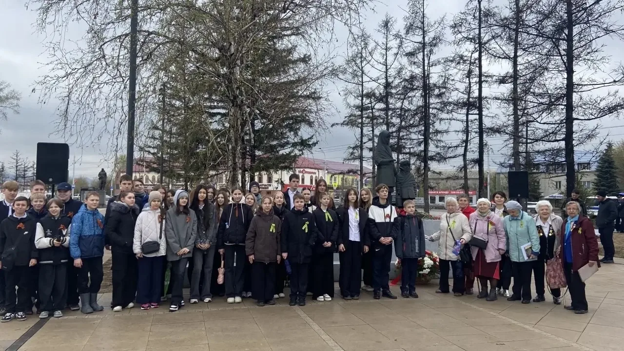 🎗️7 мая у памятника «Детям войны — детям блокадного Ленинграда» состоялось городское п...
