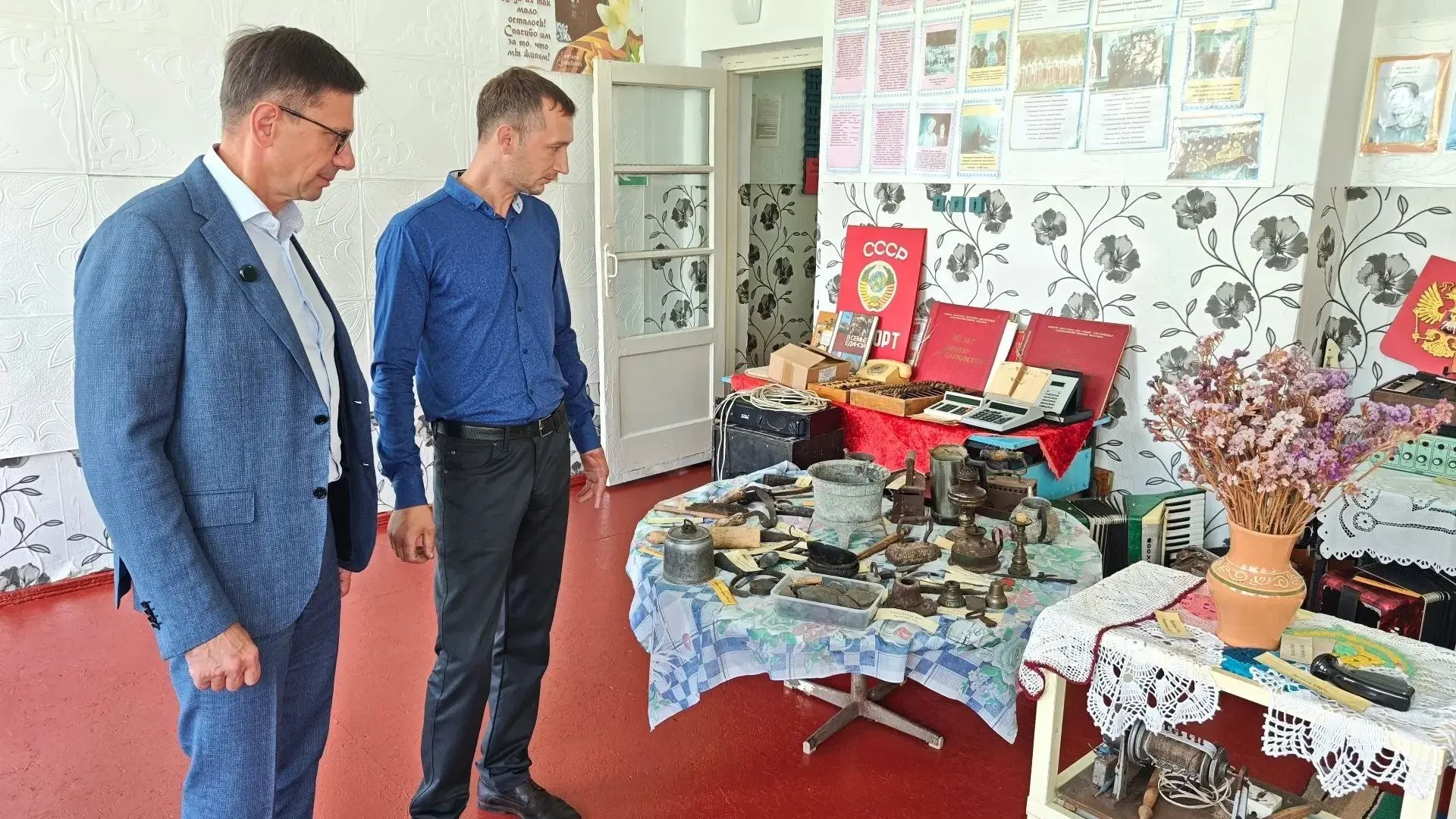 Депутат Госдумы (Единая Россия) Игорь Антропенко посетил с рабочим визитом  Большеречен...