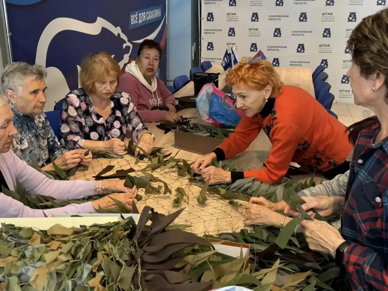 🕸️ Каждый вторник и четверг «серебряные волонтеры» собираются вместе, чтобы продолжить...