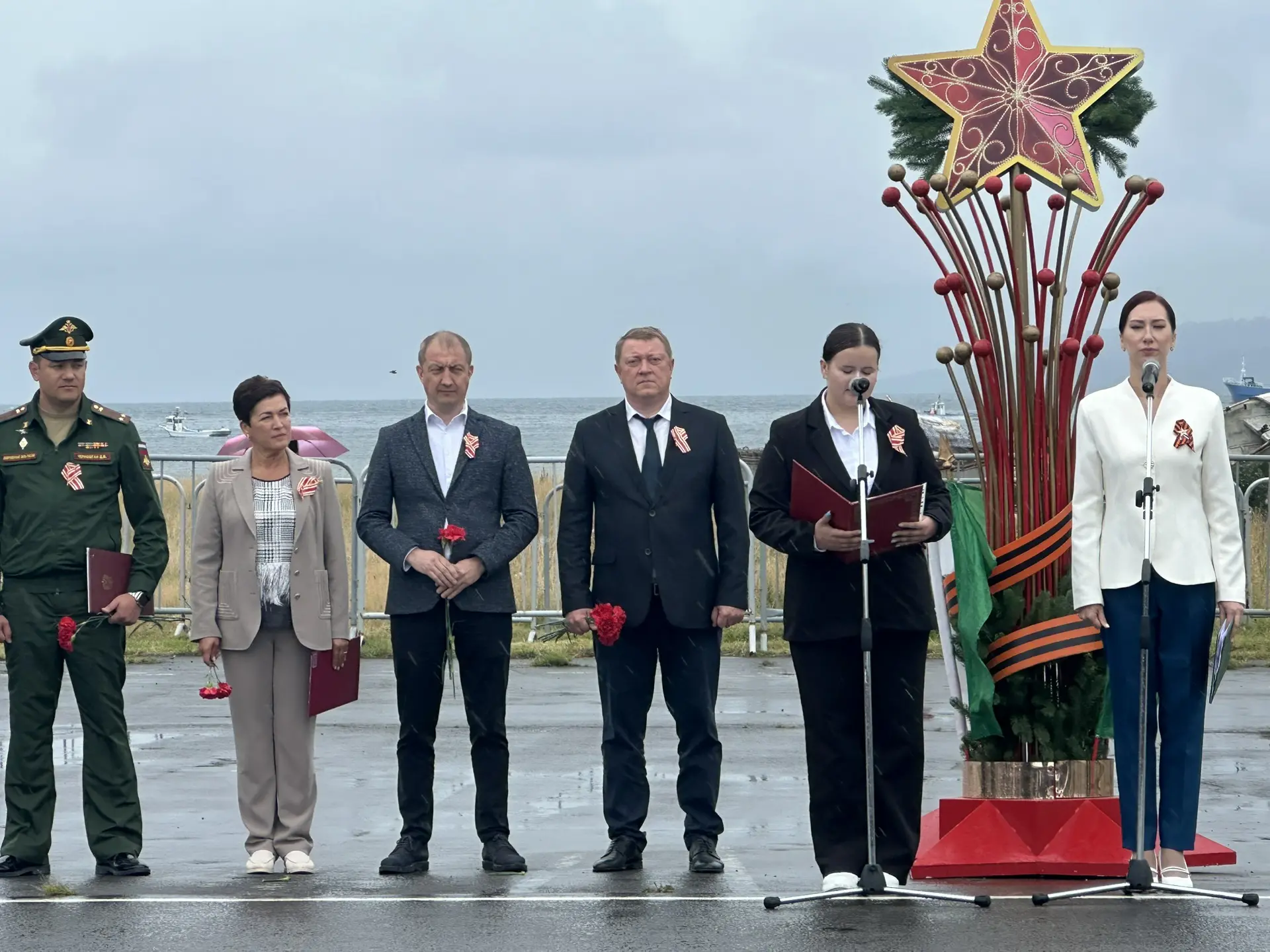 Сегодня, 3 сентября, учащиеся 9-11-х классов и педагогический коллектив МБОУ «СОШ п.г.т...