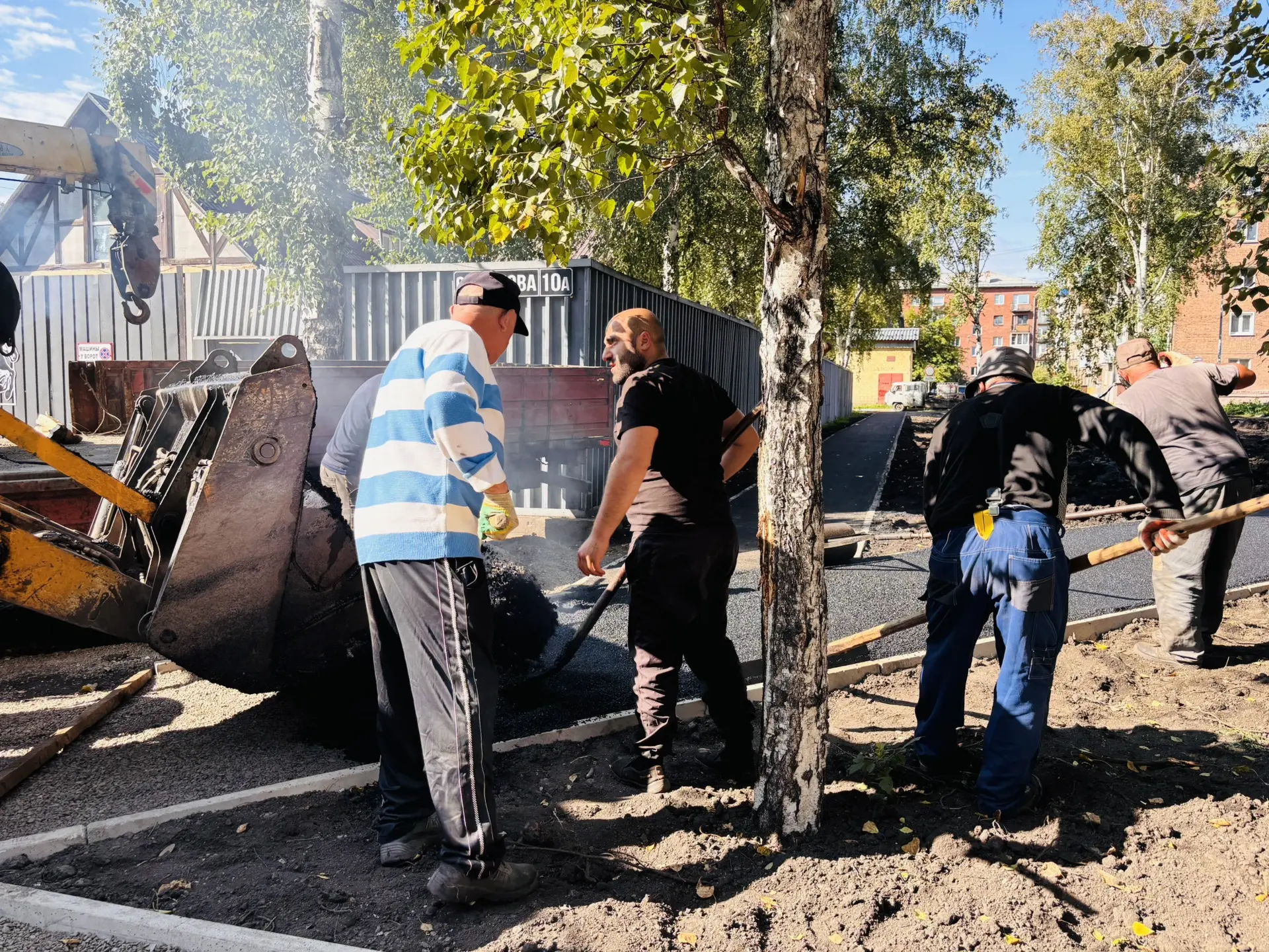 🏗 Благоустройство в Кузнецком районе: работы по обновлению пешеходных путей к школе № 100