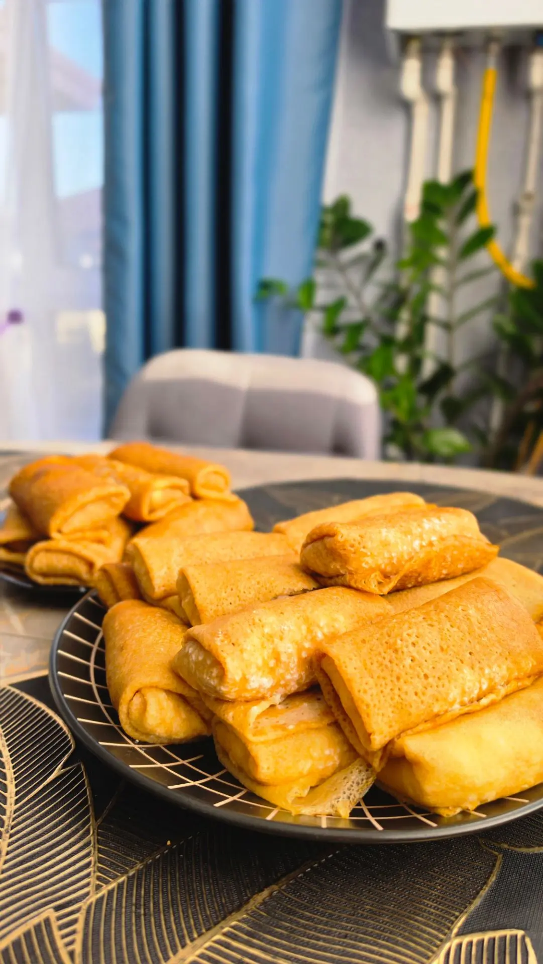 Напекла блинчиков — часть зафаршировала мясом, а часть сделала с творогом. Ну и как тут...