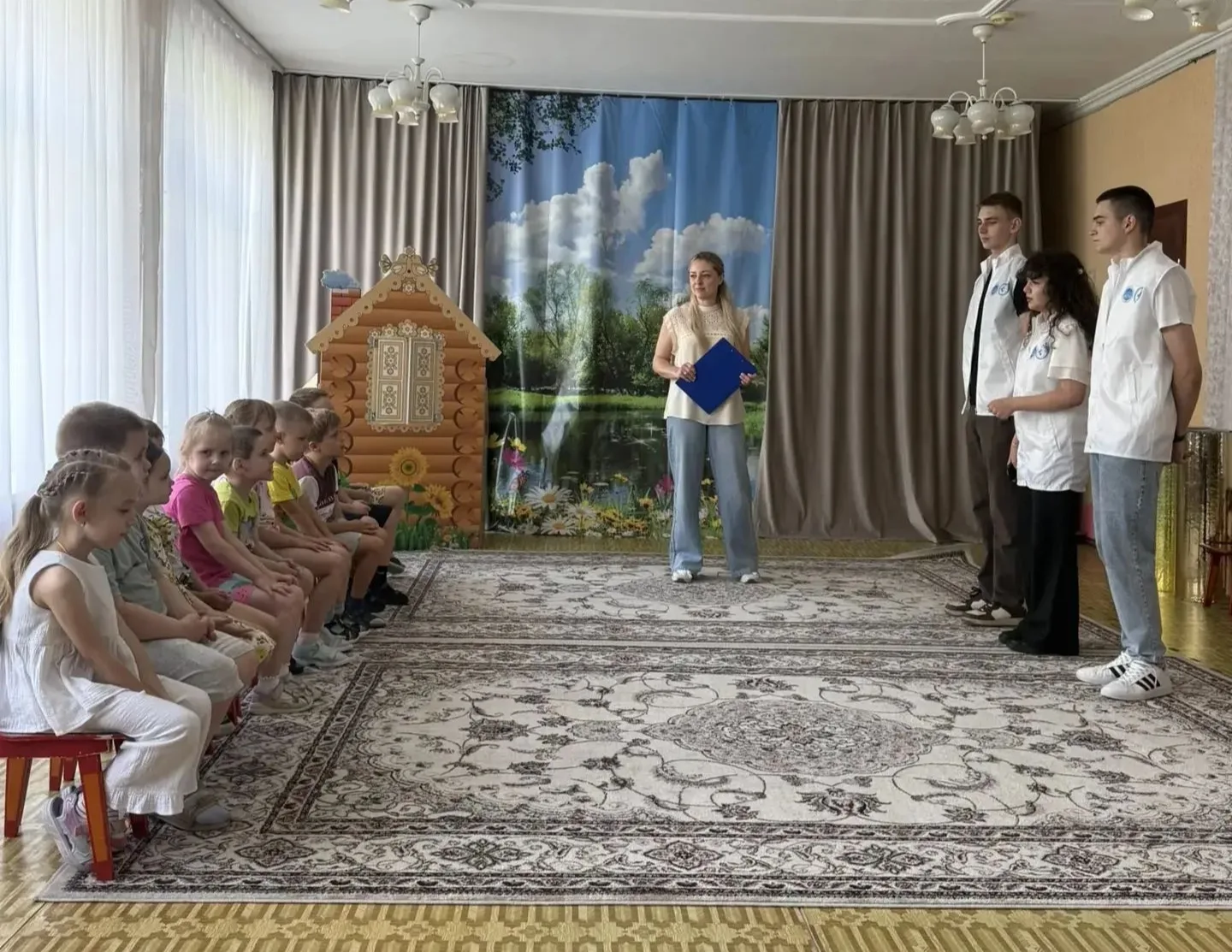 Дорогие родители! Сегодня в нашем саду прошла встреча с волонтёрами из Курского государственного мед
