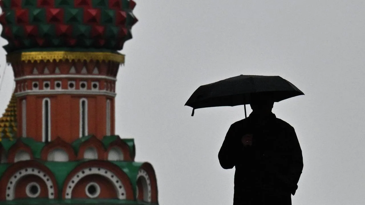 ⛈️ Грозовой фронт идёт на Москву — после 17:00 ожидаются ливни и ветер до 15 м/с.

По прогнозам сино