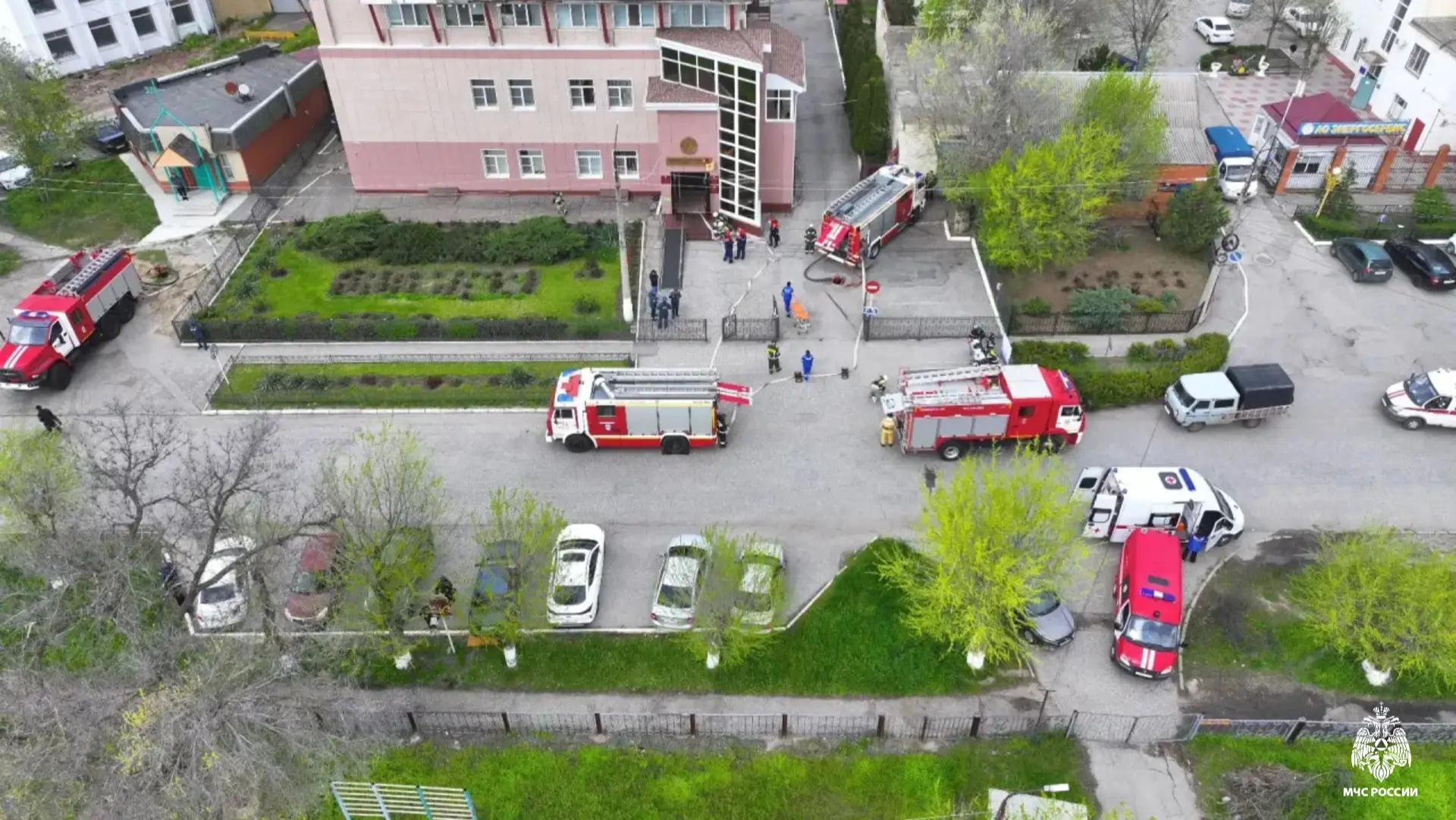 🚒 Элисте провели пожарно-тактические учения в здании министерства финансов  🔹Согласно замыслу, в рез