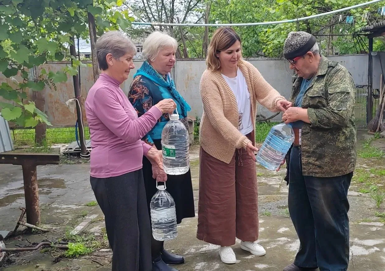 👵🧱 «Серебряные» волонтёры заботятся о пожилых! 💧В отделении Кировского центра социал...