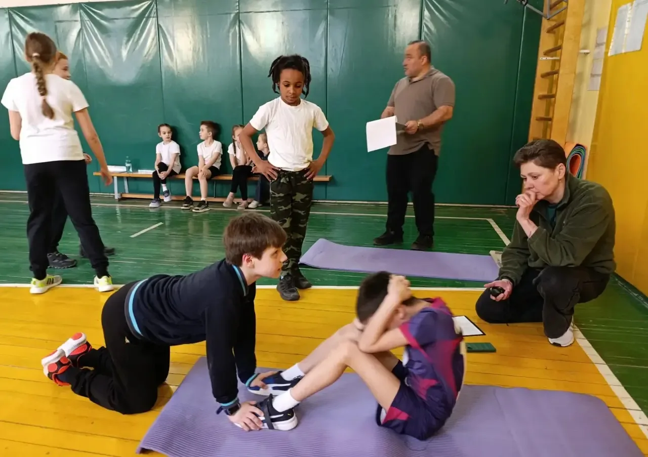 🏃‍ГТО В  ШКОЛЕ!💪  💥 В нашей школе вчера сдавали нормативы ГТО — это комплекс тестов на силу, скорост