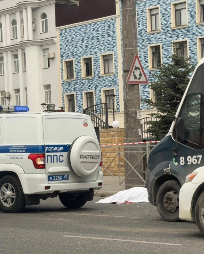 В Махачкале возле «Автодора» насмерть сбили женщину. Фото с места происшествия публикую...