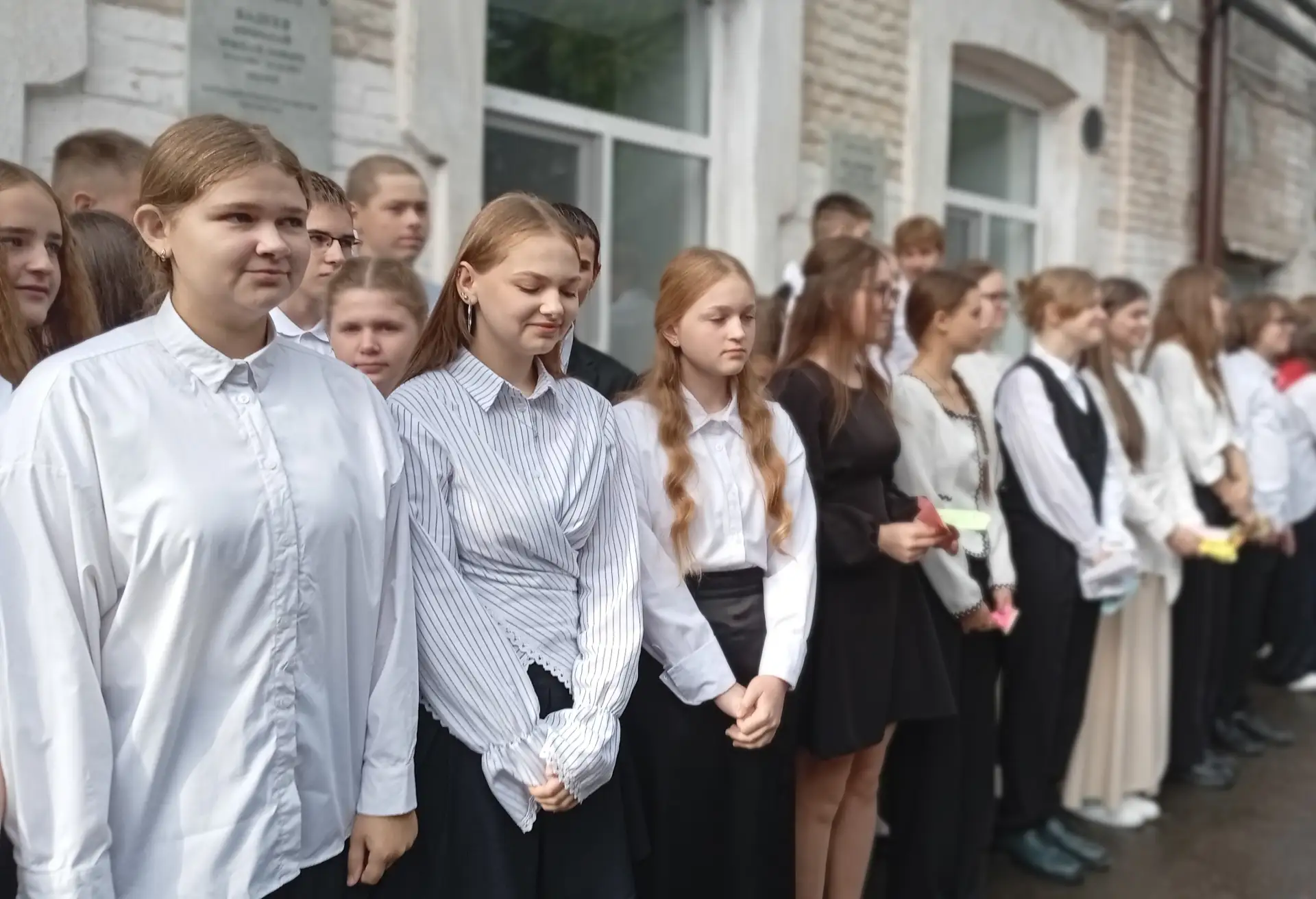 Наступило 1 сентября — день, когда школы наполняются детским смехом, яркими букетами и ...