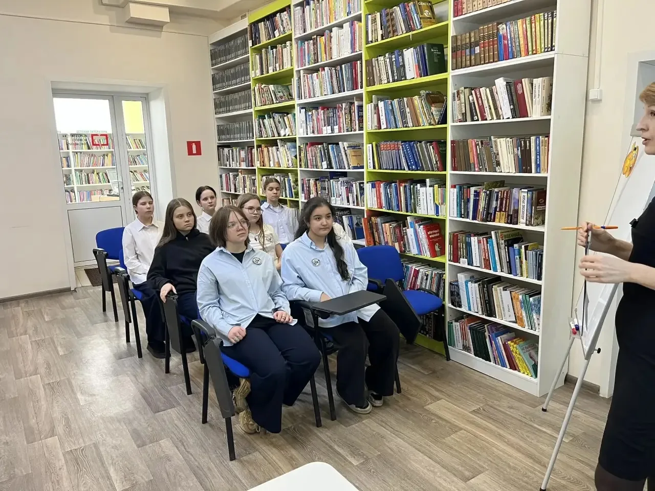 ✨Ученики 8 «Б» класса посетили мероприятие «Литературные страницы» в Центральной городской библиотек