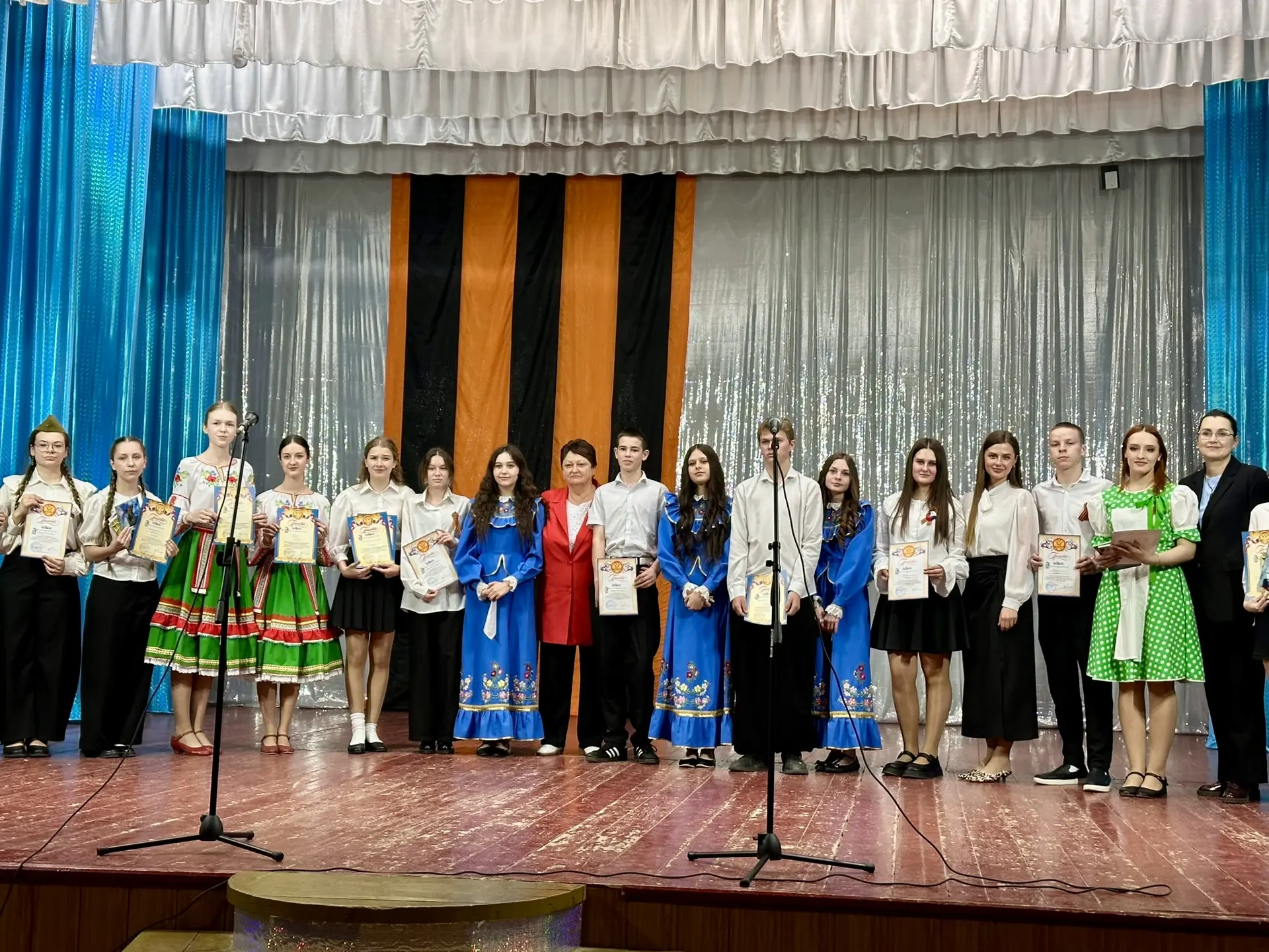 🇷🇺🕊️Ежегодный патриотический конкурс «Пою моё Отечество!» среди 9-10 классов.   💐Победителями конкур