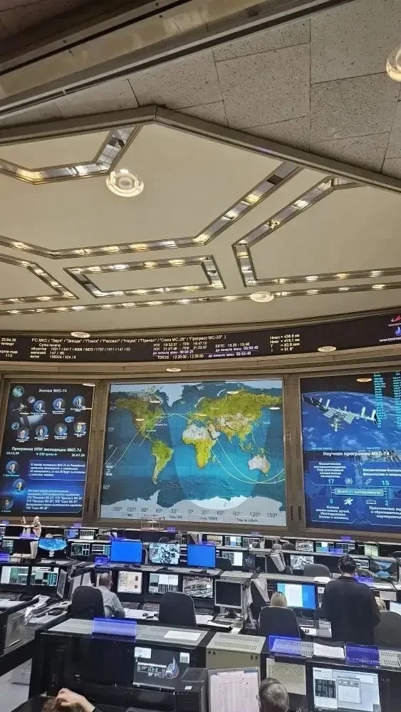 🚀 Экскурсия в Сколково: взгляд в будущее!  В апреле наши старшеклассники побывали в инновационном це