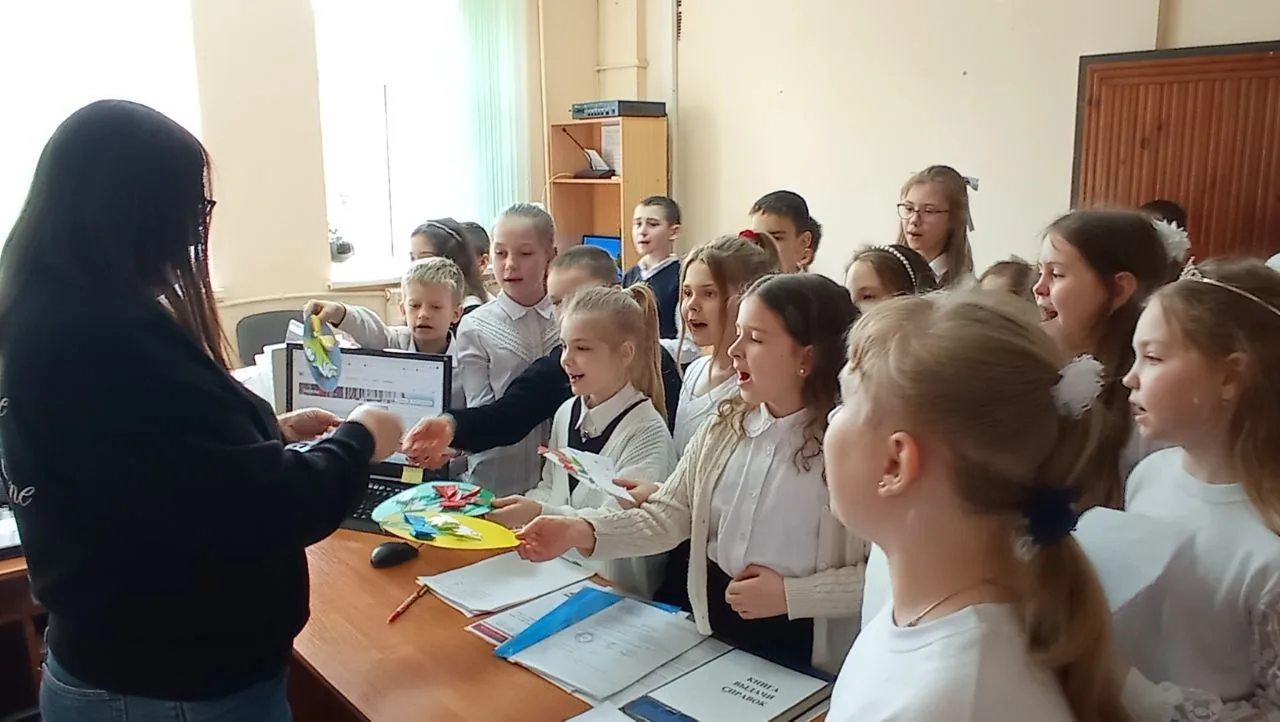 А  мы продолжаем делиться тем, как прошло празднование Международного женского для в нашей школе!  У