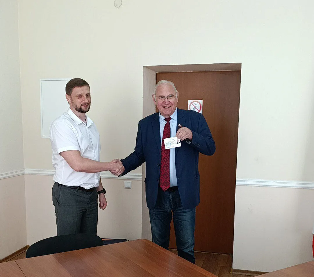 Сегодня получил мандат кандидата в депутаты Государственной Думы Российской Федерации!