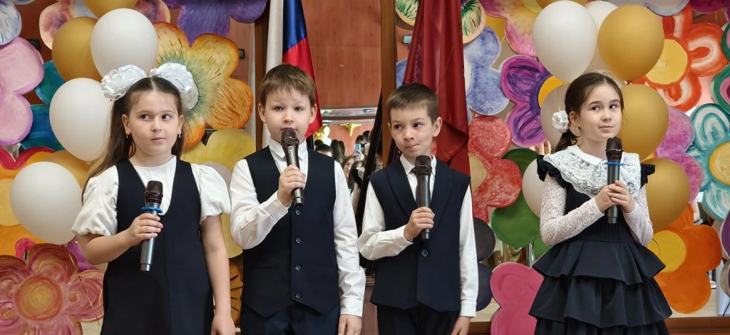 ПОСЛЕДНИЙ ЗВОНОК   🔔 Сегодня для наших девятиклассников прозвенел Последний звонок!  📐Позади — школь